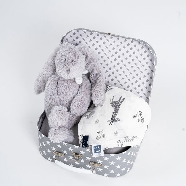 Baby Geschenkset im Koffer 4tlg - Hase + Spucktuch + Koffer + Glückwunschkarte - LA LUNA®