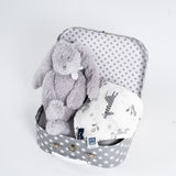 LA LUNA Baby Geschenkset im Koffer - Hase + Spucktuch + Koffer + Glückwunschkarte