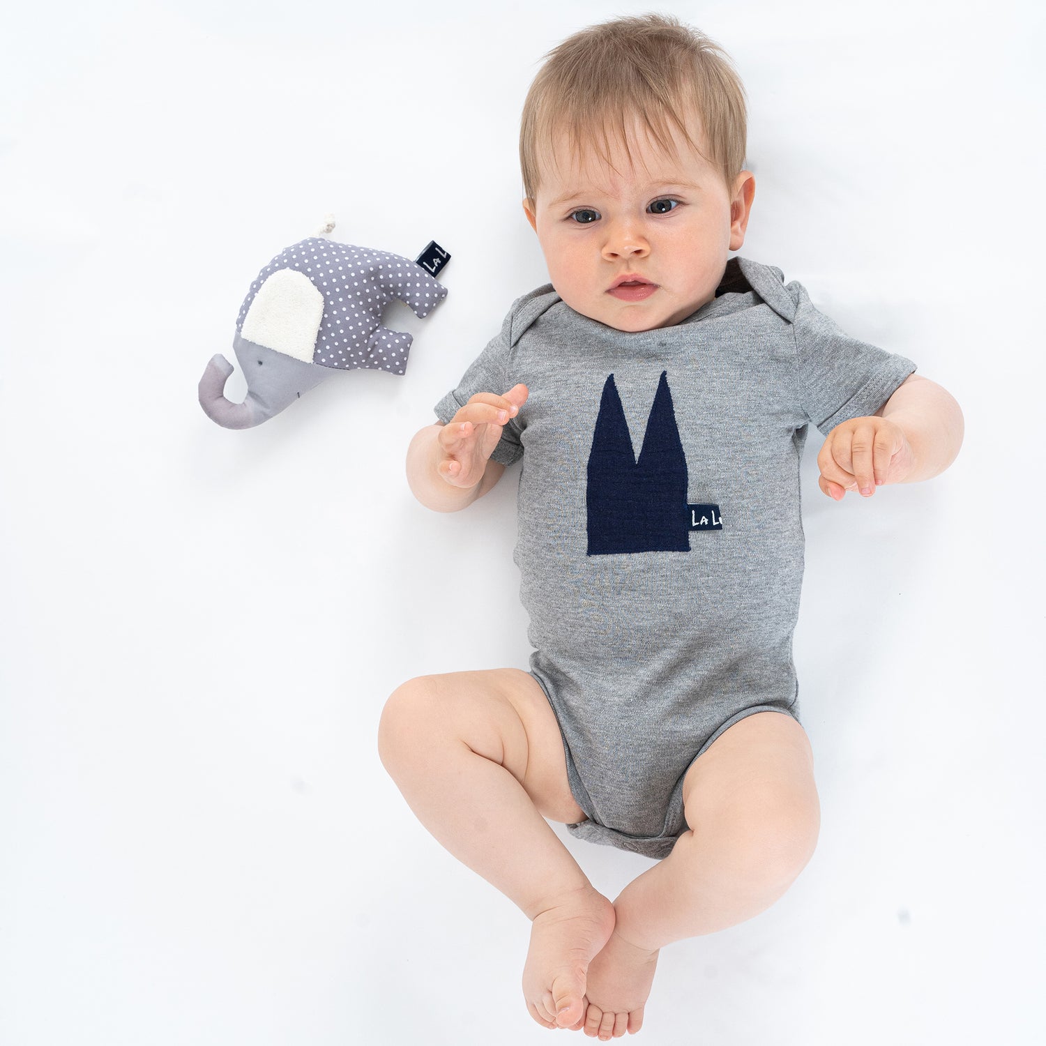 Bio-Baumwoll-Body in Grau auf Baby